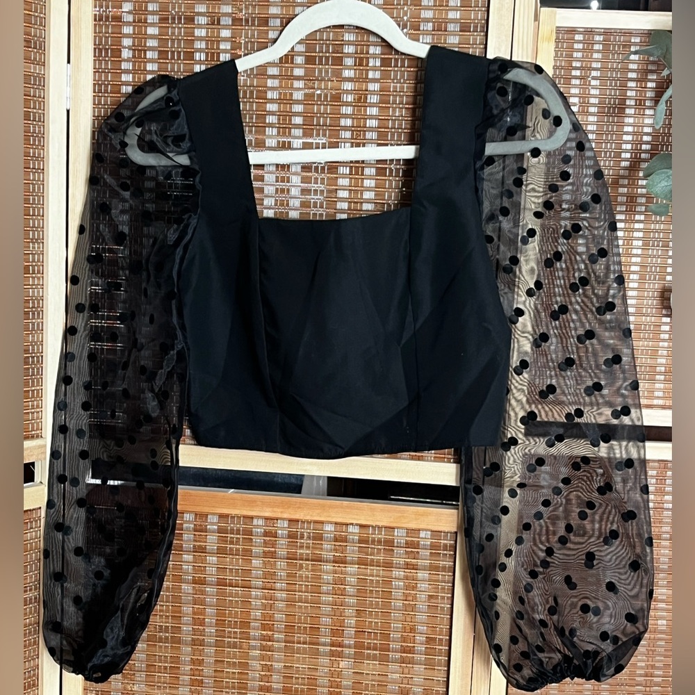 NASTYGAL polka dot crop top 🖤